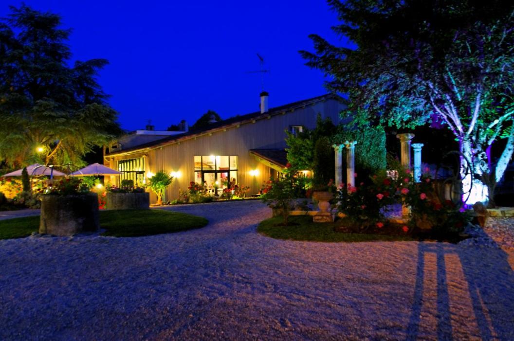 Logis Hotel Restaurant L'Essille Bassac Экстерьер фото