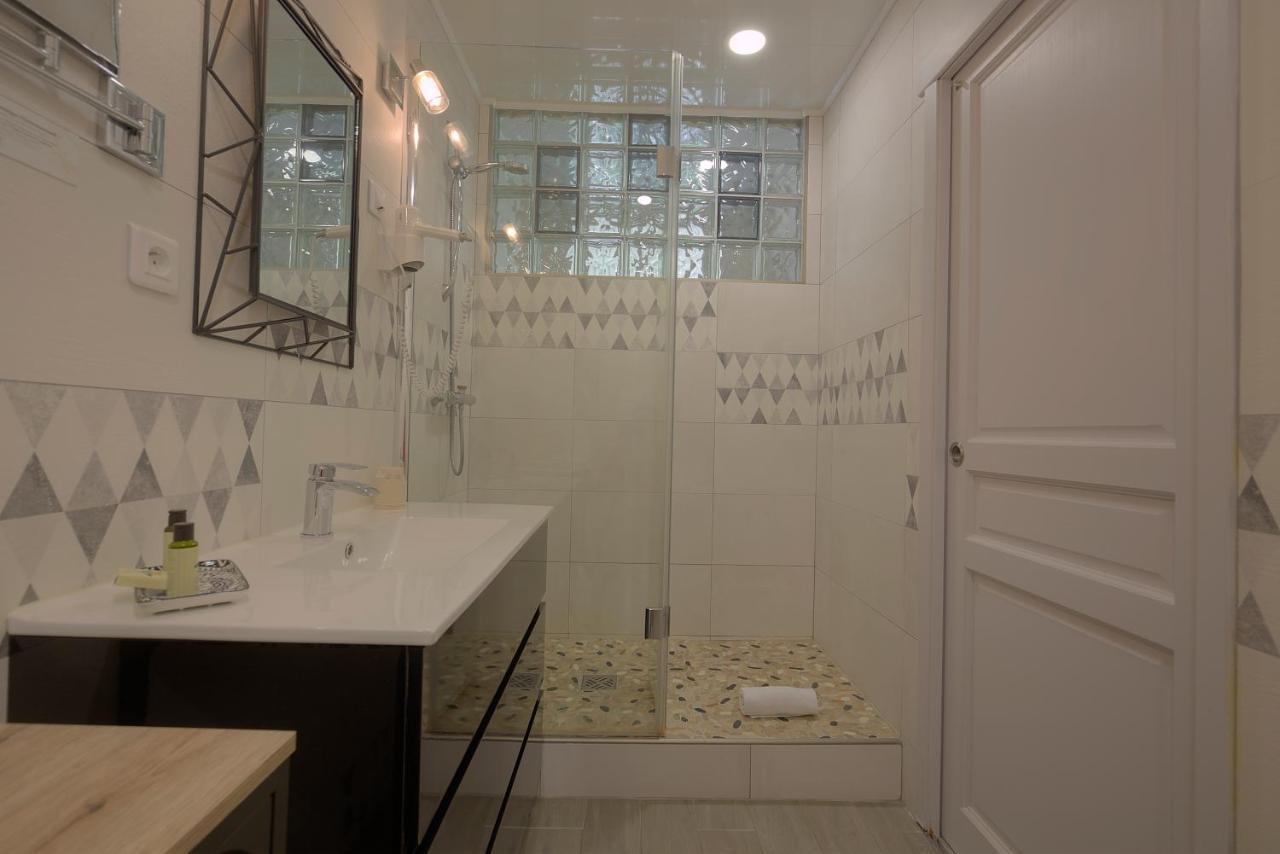 Logis Hotel Restaurant L'Essille Bassac Экстерьер фото