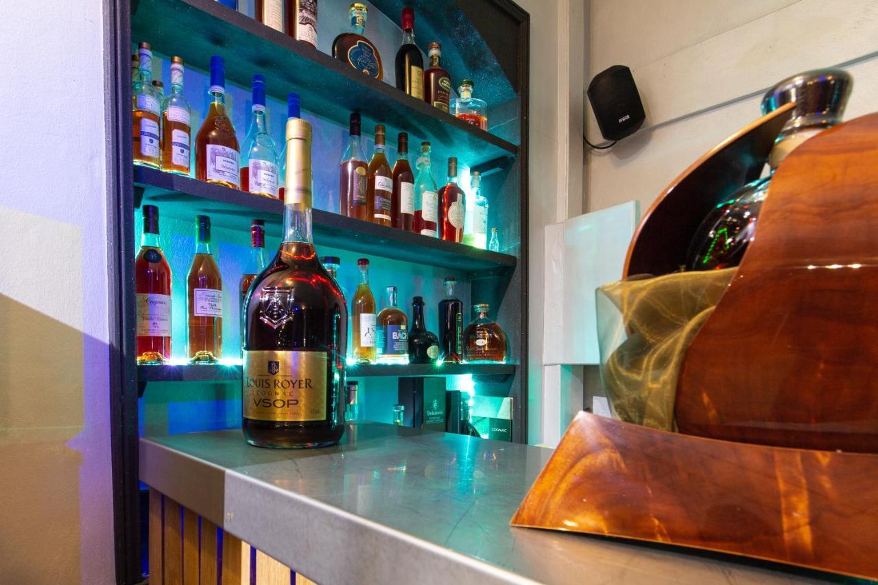 Logis Hotel Restaurant L'Essille Bassac Экстерьер фото